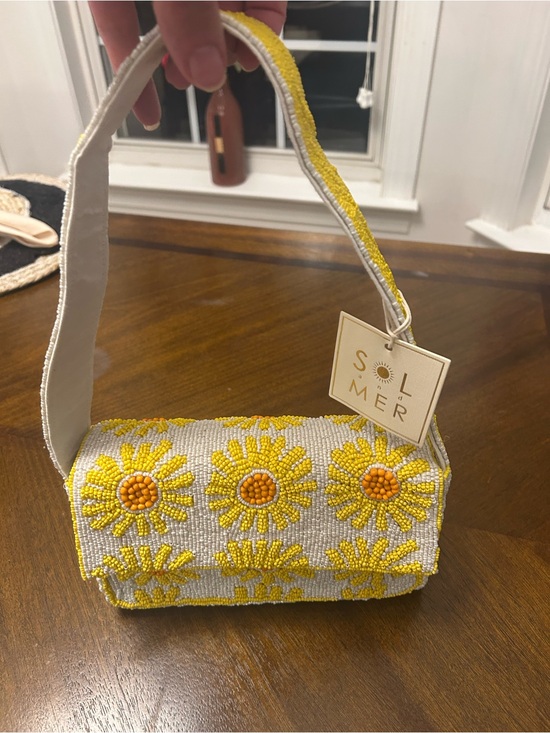 Sol And Mer Handbags - NWT SOL and MER Daisy  🌼 beaded handbag.